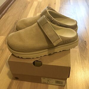 Goldenstar Ugg clog in color driftwood